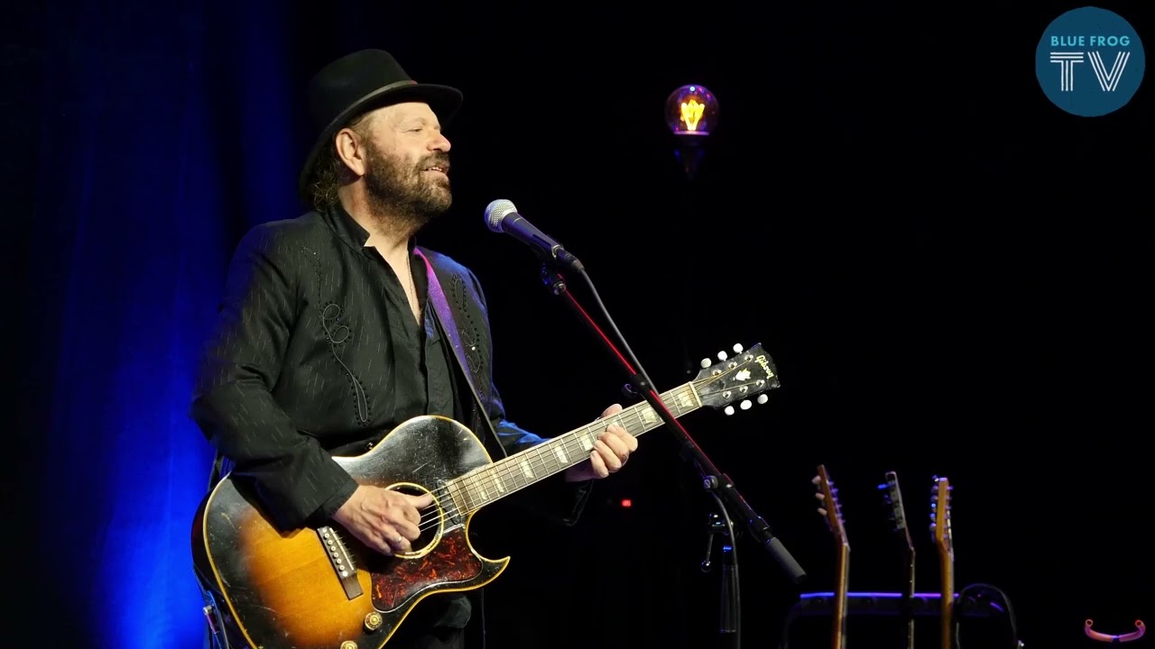 Colin Linden blows the crowd away at BlueFrog Studios!