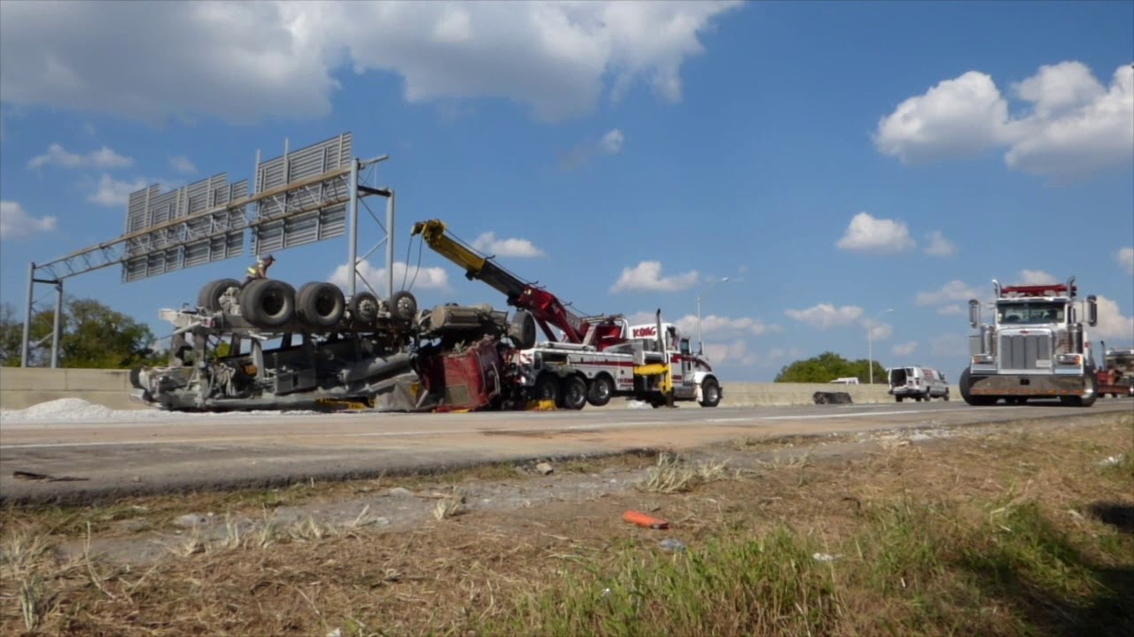 Heavy Duty Rollover Recovery Nashville | West Nashville Wrecker Service