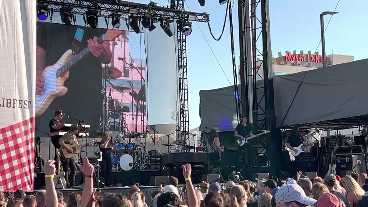 Jo Dee Messina - Heads Carolina, Tails California (LIVE @ The Great Midwest Rib Fest)
