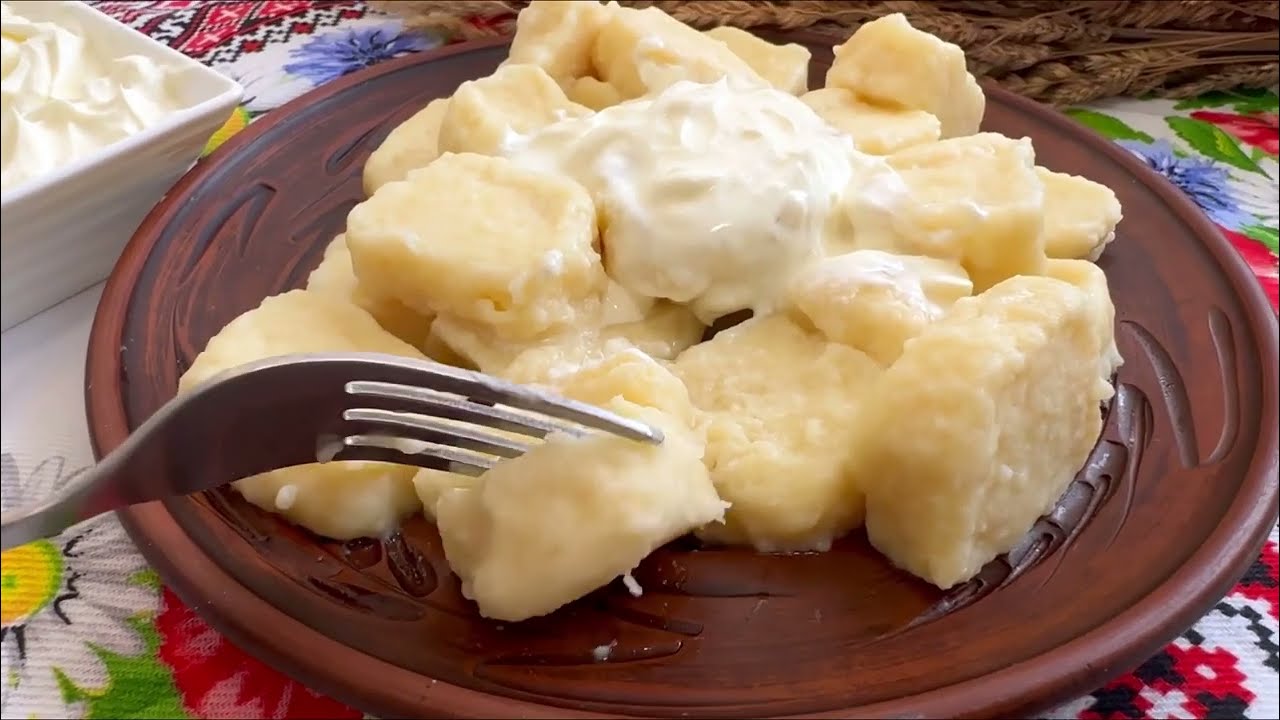 DOAR 10 MINUTE si 3 INGREDIENTE COLTUNASI DELICIOSI CU BRINZA!ЛЕНИВЫЕ ВАРЕНИКИ с Творогом!