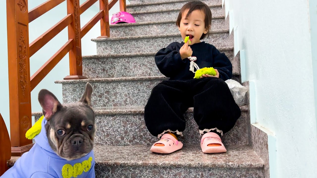 Mun sat sadly because Diem did not want to share the dumplings with Mun