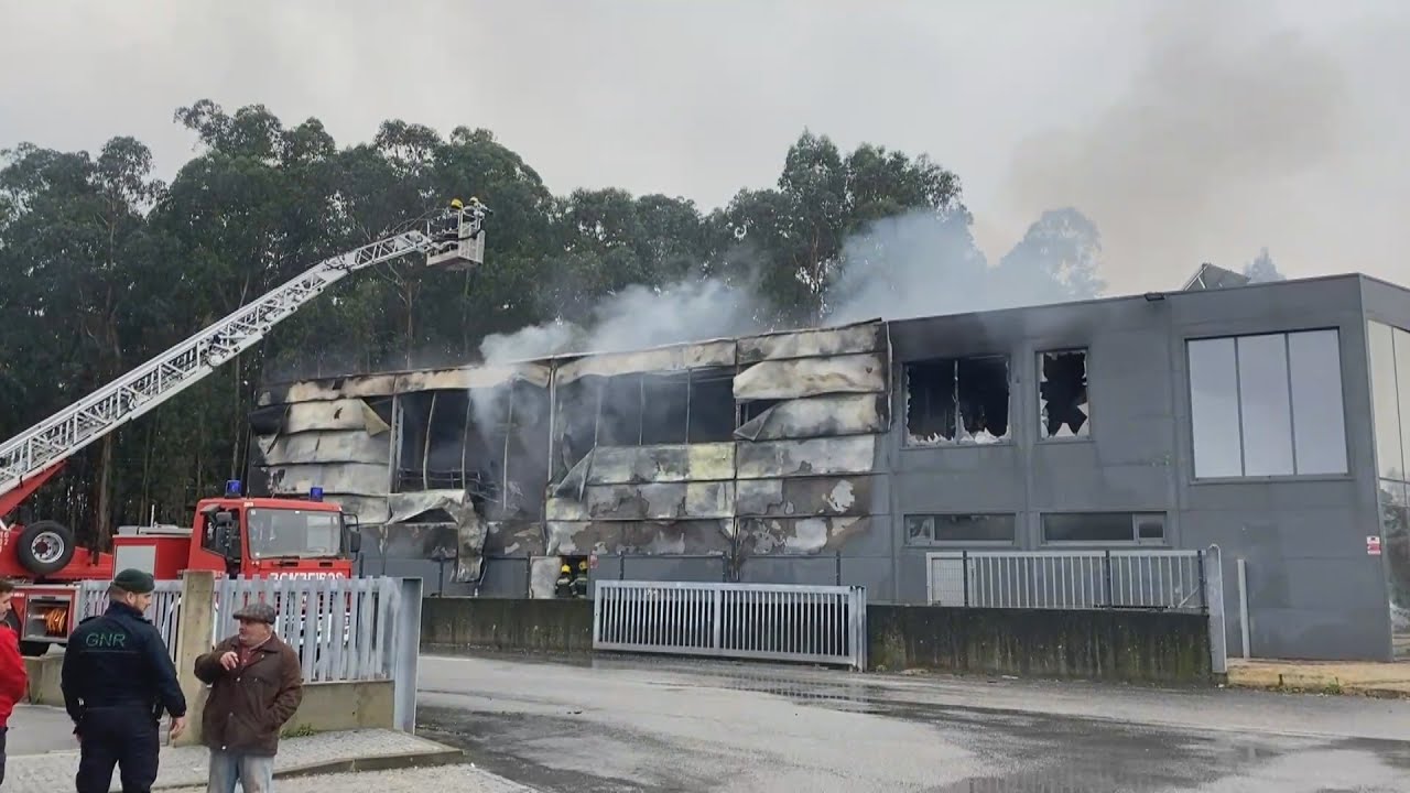 Famalicão: Fábrica em Jesufrei tomada por incêndio