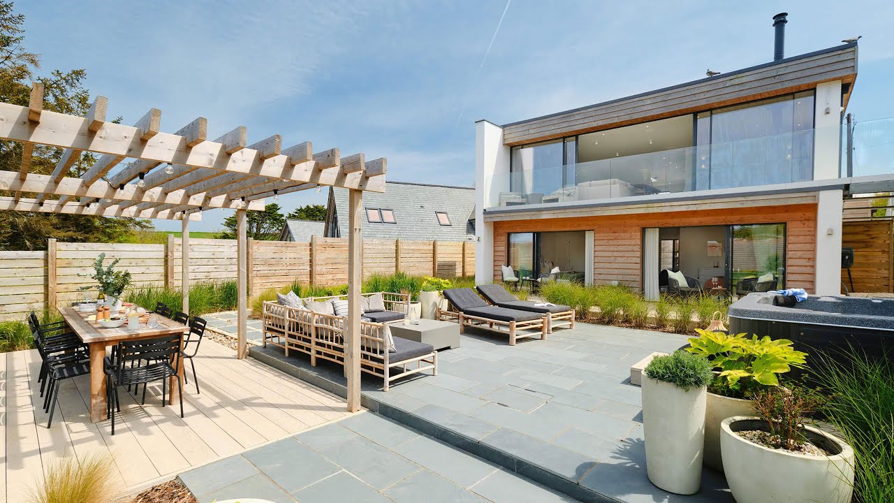 Tater Du - Luxury Self Catering Holiday Home in Harlyn Bay, Cornwall