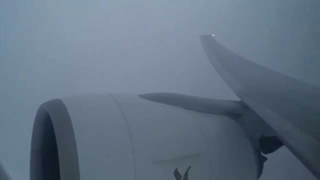 ✈ Boeing 777-300 Wing Flex during Turbulence on EK358 flight in bad weather over Nicobar Islands
