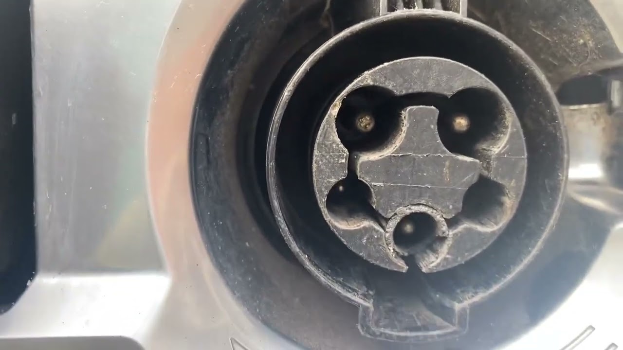 Vauxhall Ampera charging port fault