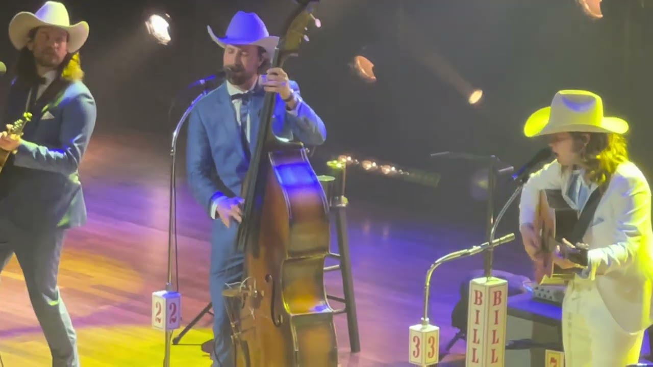Billy Strings w/ Royal Masat lead vocals &lsquo;&rsquo;Sitting on Top of The World&rsquo;&rsquo; 2/26/23 Ryman Auditorium