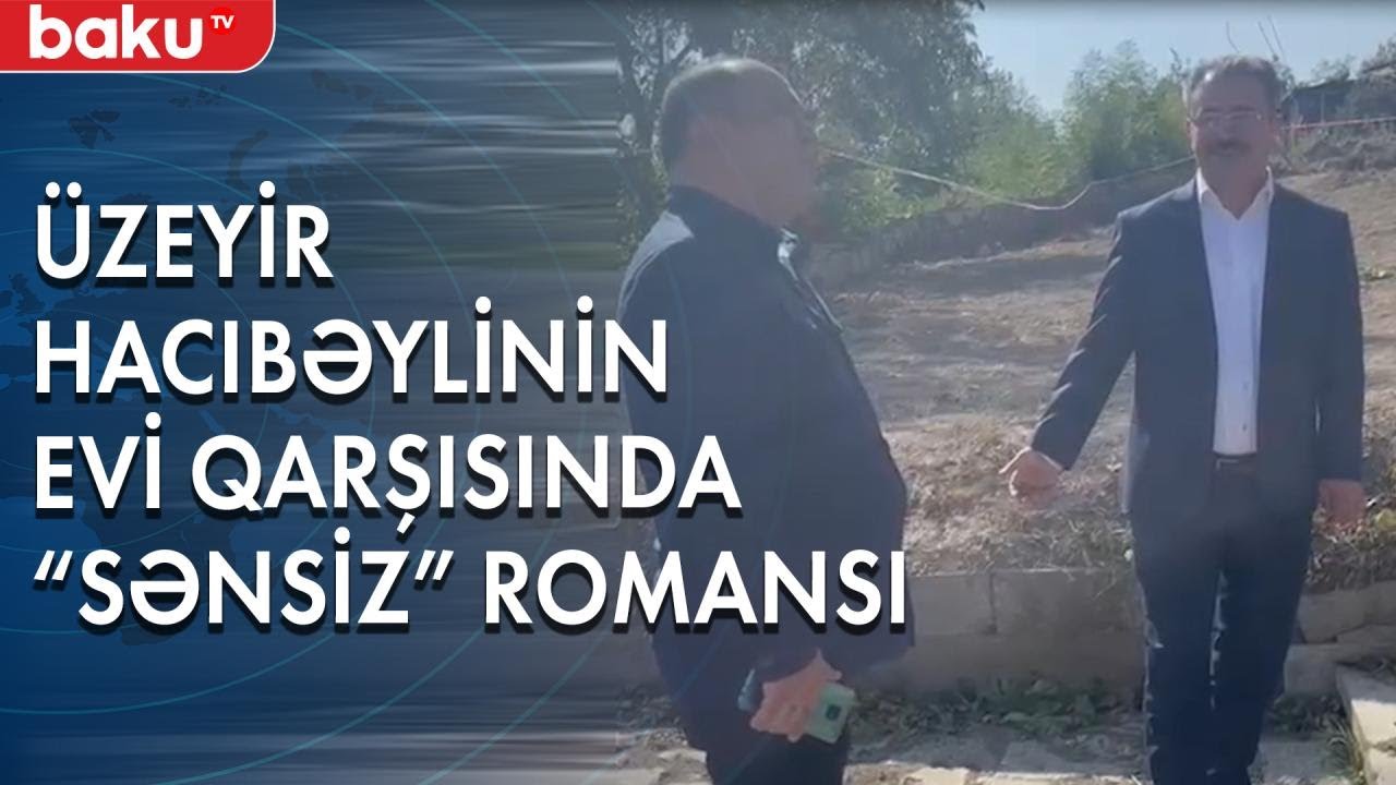 Üzeyir Hacıbəylinin dağıdılmış evi qarşısında 