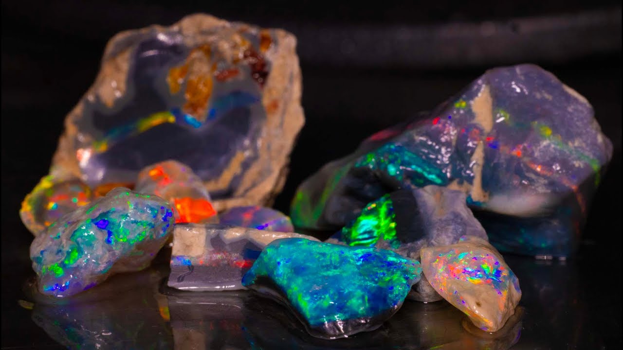 Rough opal cutting LIVE