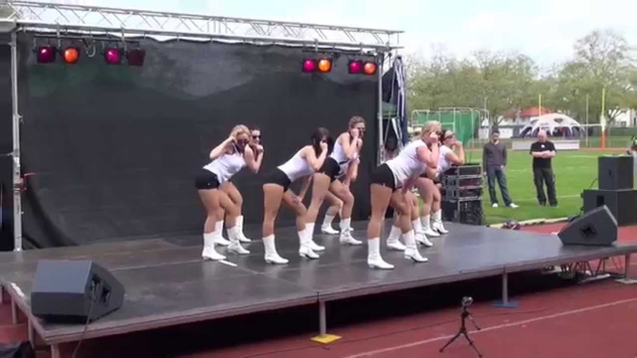 Universe Cheerleader Fanday Show 2014
