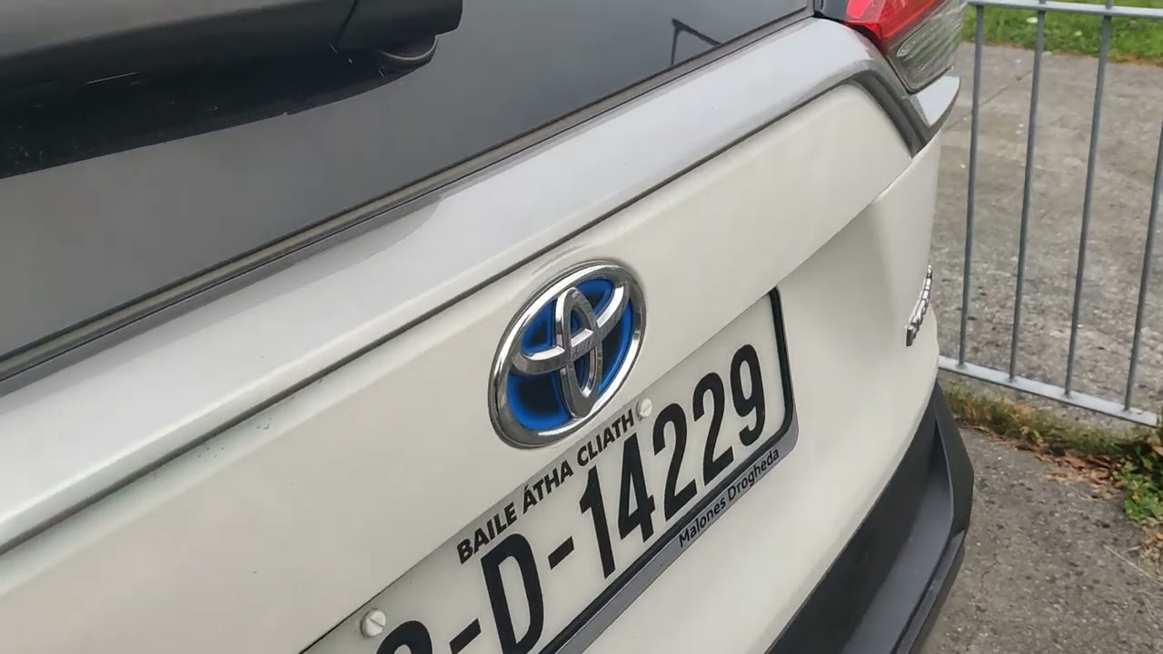 Проблема с Toyota RAV4 hybrid не закрывается багажник.