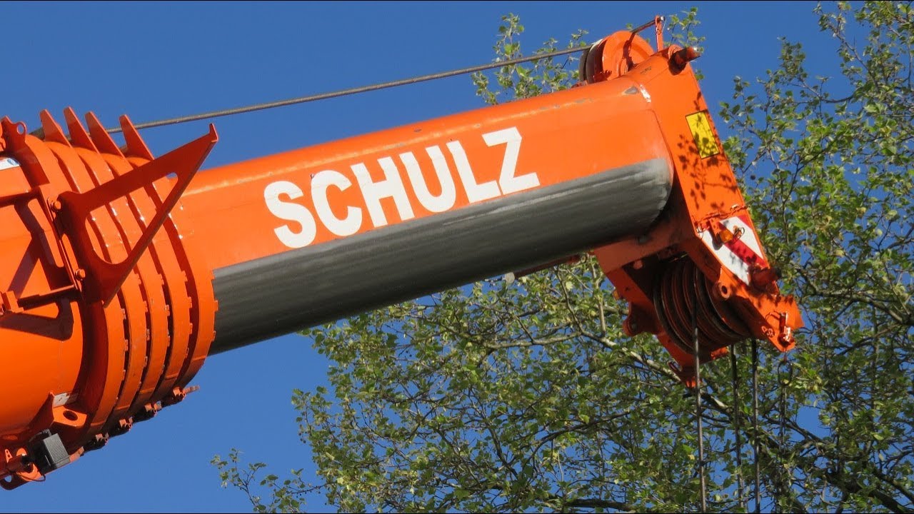 Soeren66 -  Mobilkran LIEBHERR LTM 1130-5.2 vom Krandienst Schulz beim Aufrüsten