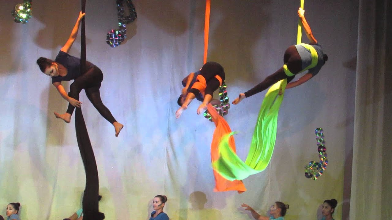 Apresentação de Tecido Acrobático - UEM