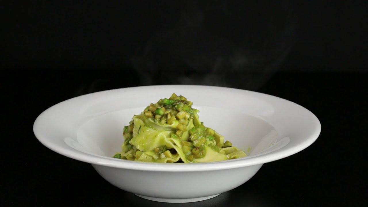 Le ricette di Pasta Garofalo e Niko Romito: Tagliatelle al ragù di asparagi