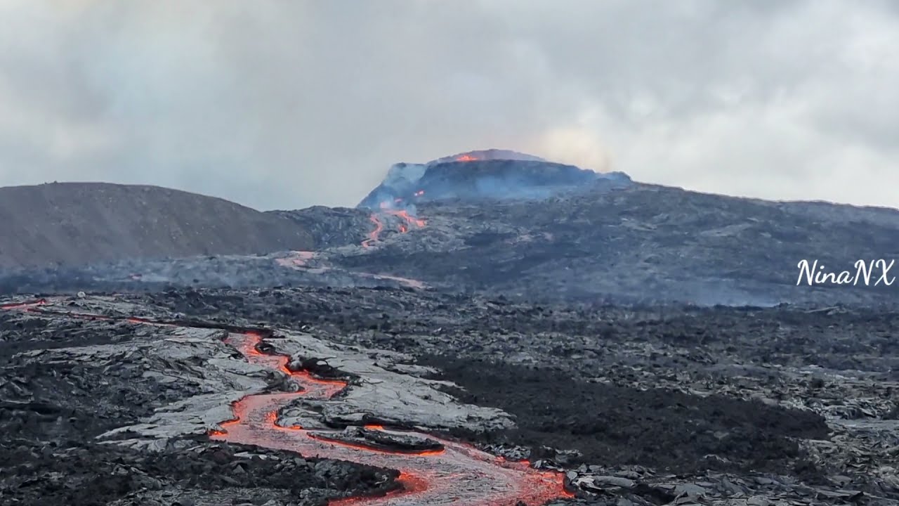 HIGHLY FLUID MANTLE LAVA runs by a twisty channel across Sy&eth;ri-Meradalur 🌋🔥☄💥