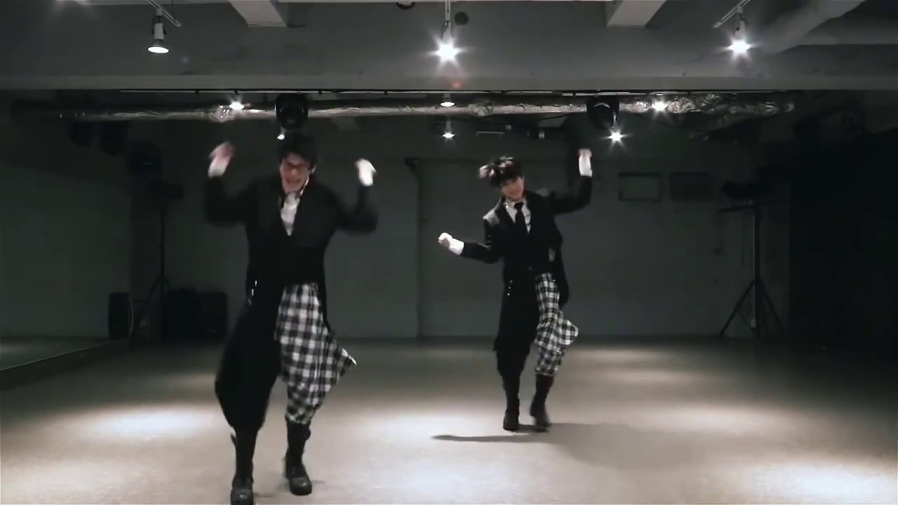 Snobbism dance mirrored