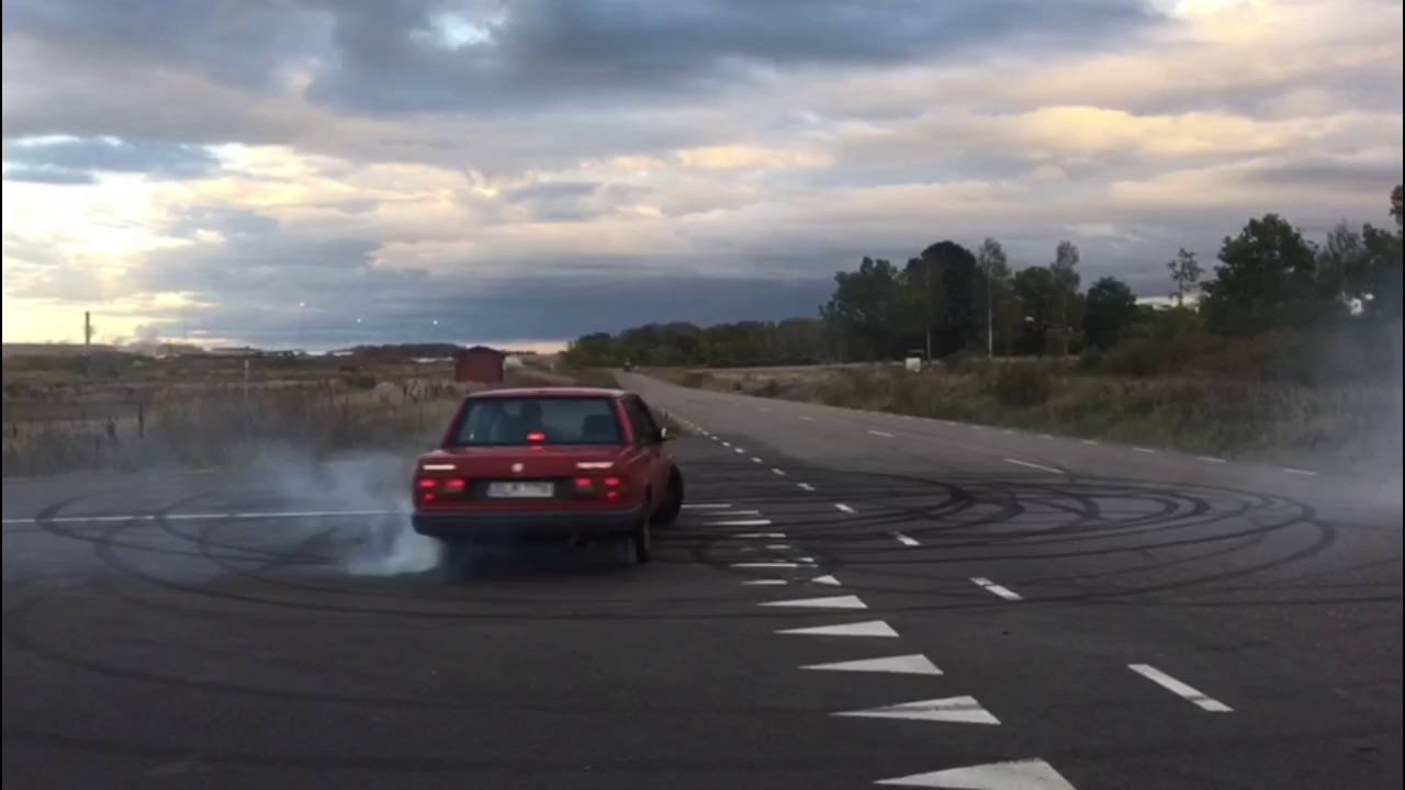 Springplay with Volvo 740s
