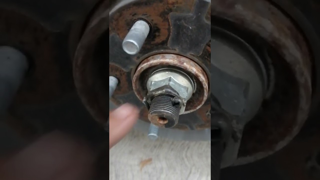 Ruido o tronido en las llantas al dar hacia delante y hacia atrás Sentra 2018