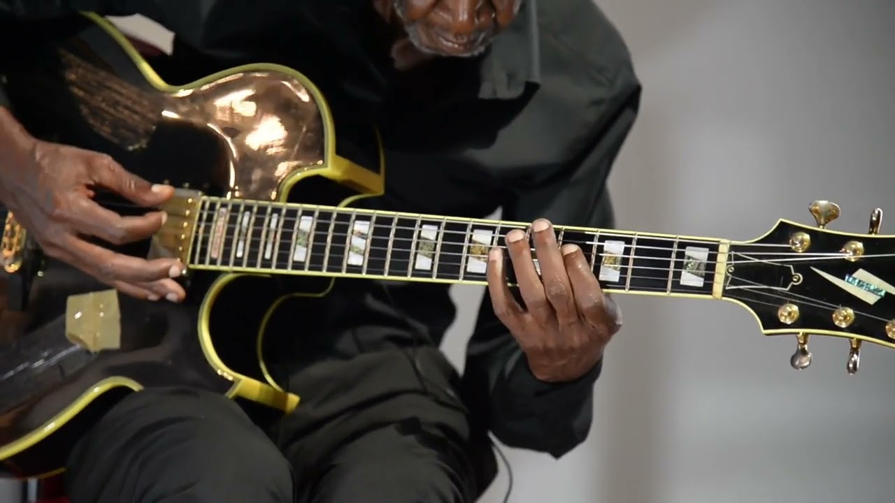 Themba Mokoena playing #ntylontylo produced & hosted by Billy Monama, in 2020. #southafricanguitar