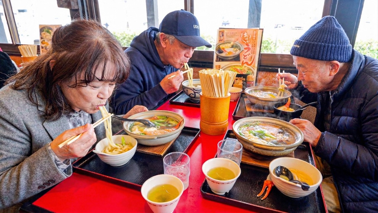 脅威のカツ丼ラッシュ！働く男と常連おじいちゃんが殺到する福岡最強老舗うどん屋の１日に密着した。