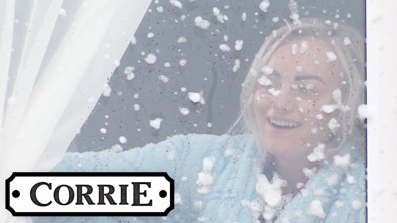 Sinead Gets a Surprise When She Looks Out the Window | Coronation Street