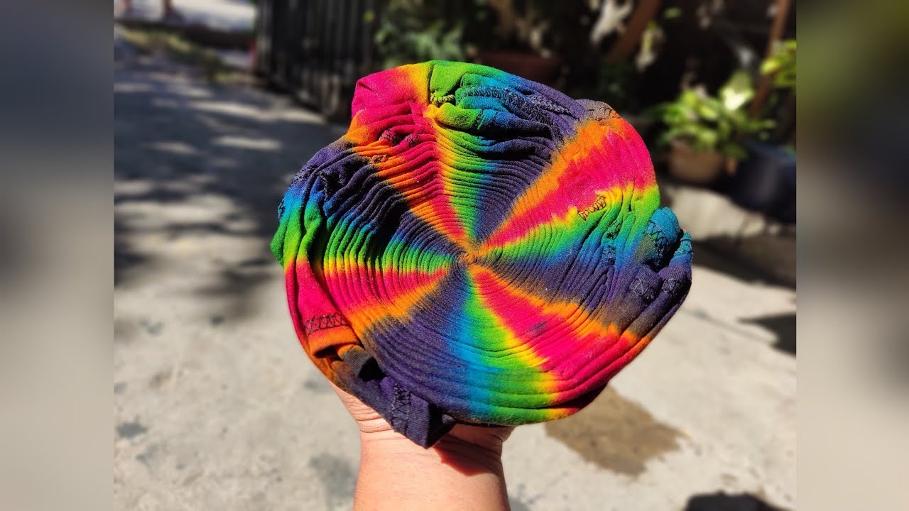 TIE DYE TUTORIAL: M&M's inspired Reverse Tie Dye.