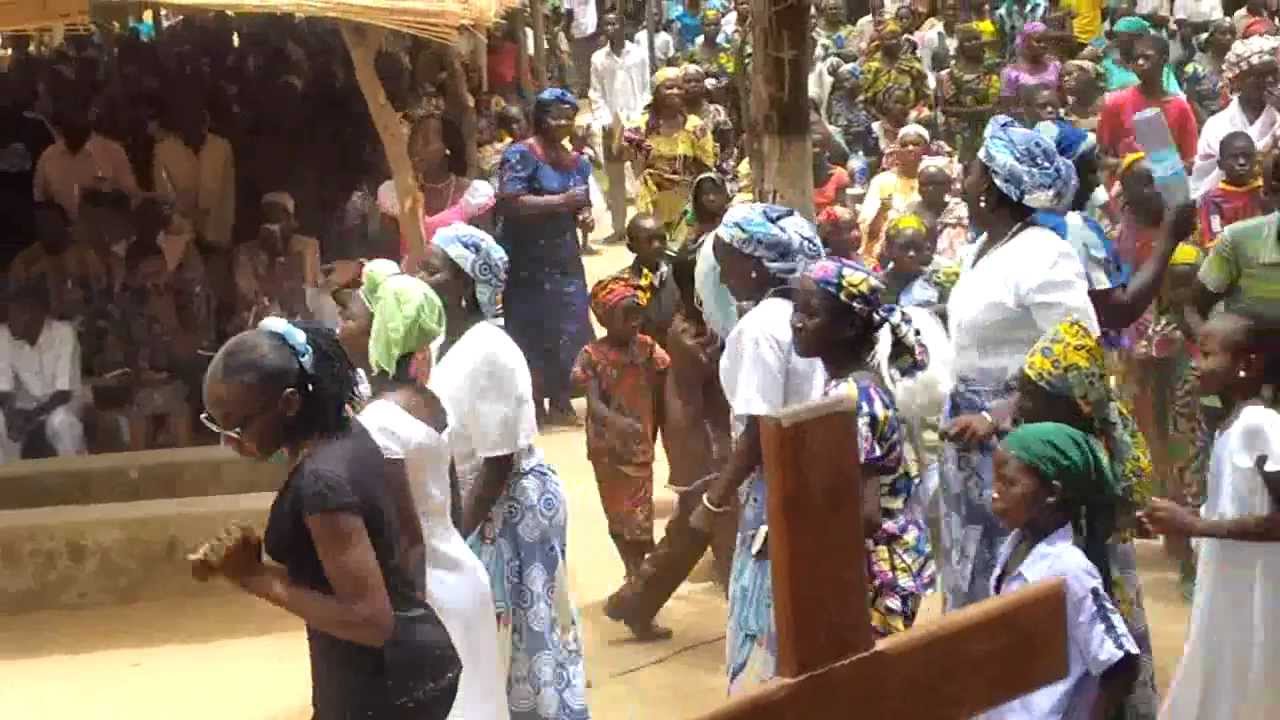 Chant toupouri messe baptême jeunes paroisse s. Jean Maroua