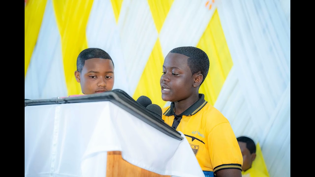 Matukio katika picha - Misa takatifu kwenye Mahafali ya kumi ya TYCS Tawi la Collegine Girls' Sec
