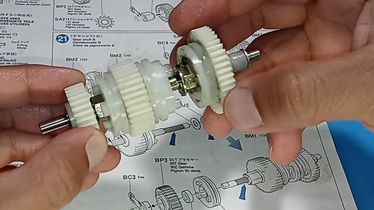 how to build tamiya rc truck globe liner, step 21 transmission build