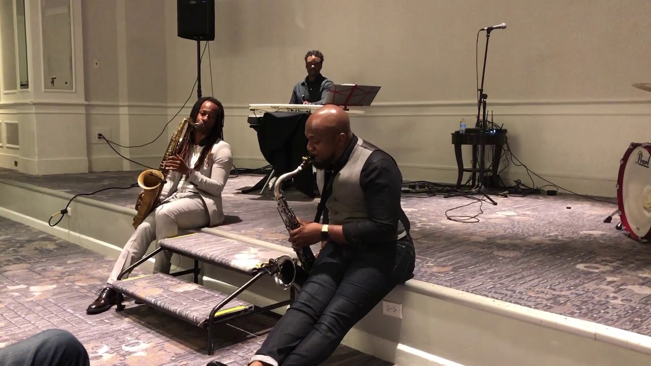 Shola Iyiola & Chris Mitchell Perform 