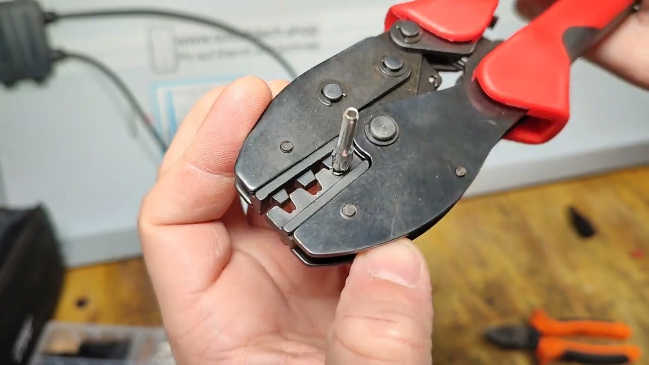 ☀️ MC4 Stecker und Buchse richtig crimpen | Photovoltaik einfach