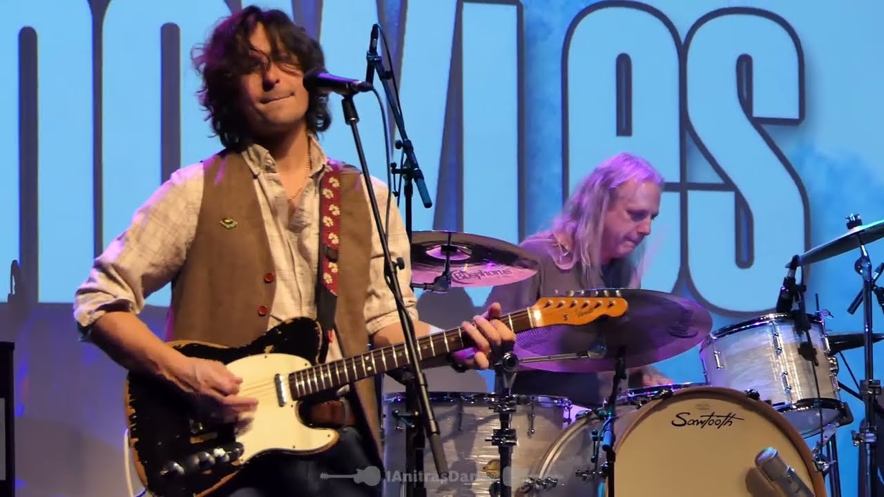 Davy Knowles - Tear Down The Walls - 11/13/24 Sellersville Theatre - Sellersville, PA