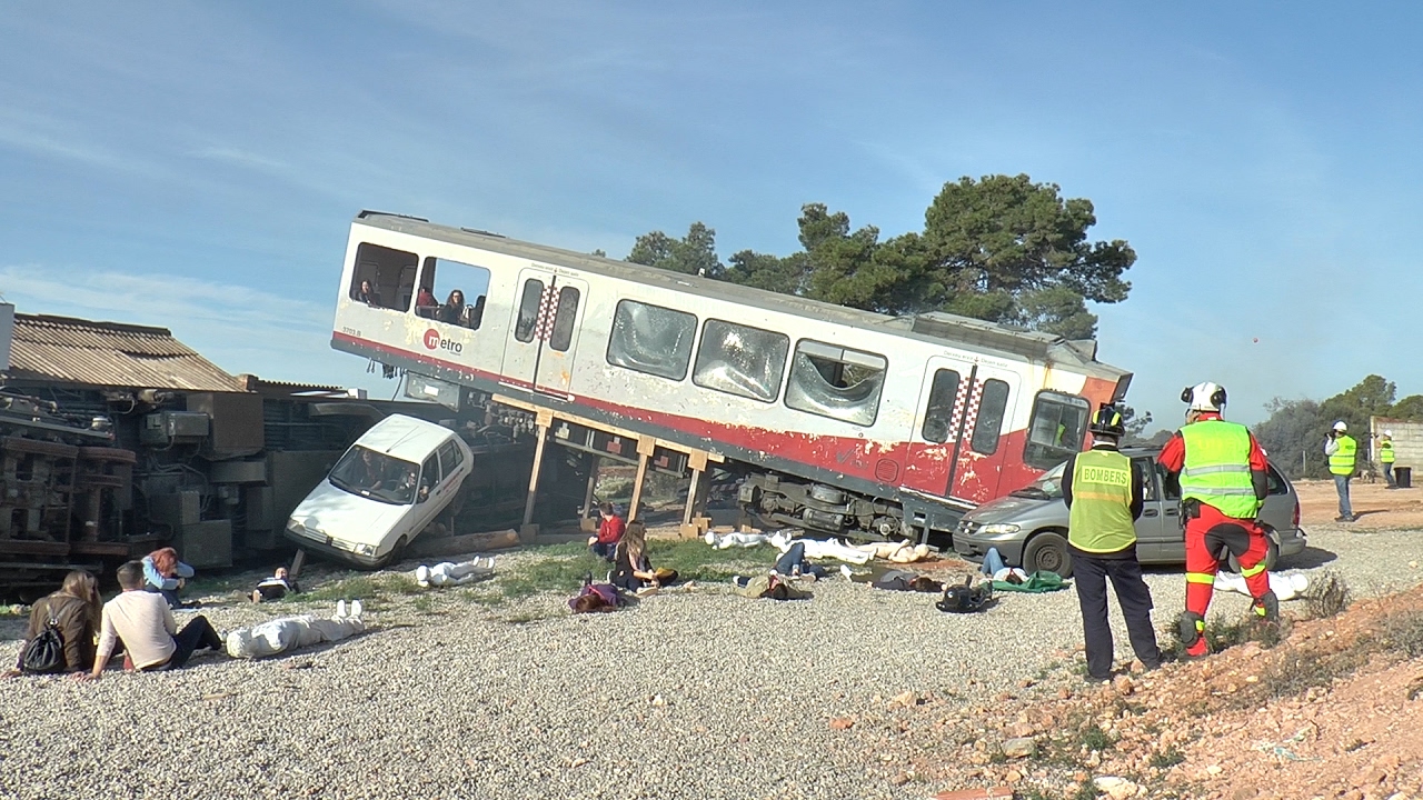 Gran simulacro de rescate tras un accidente | Cecova TV