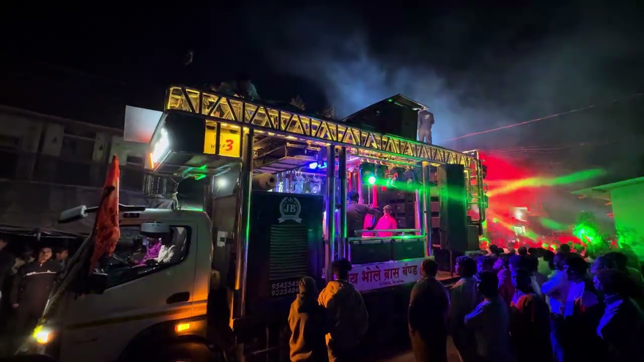 टाच मारू न घोड्याला निघाला बानुच्या वाड्याला.  जय भोले बैंड उंबरखेड #band #खानदेशी #bandlover 
