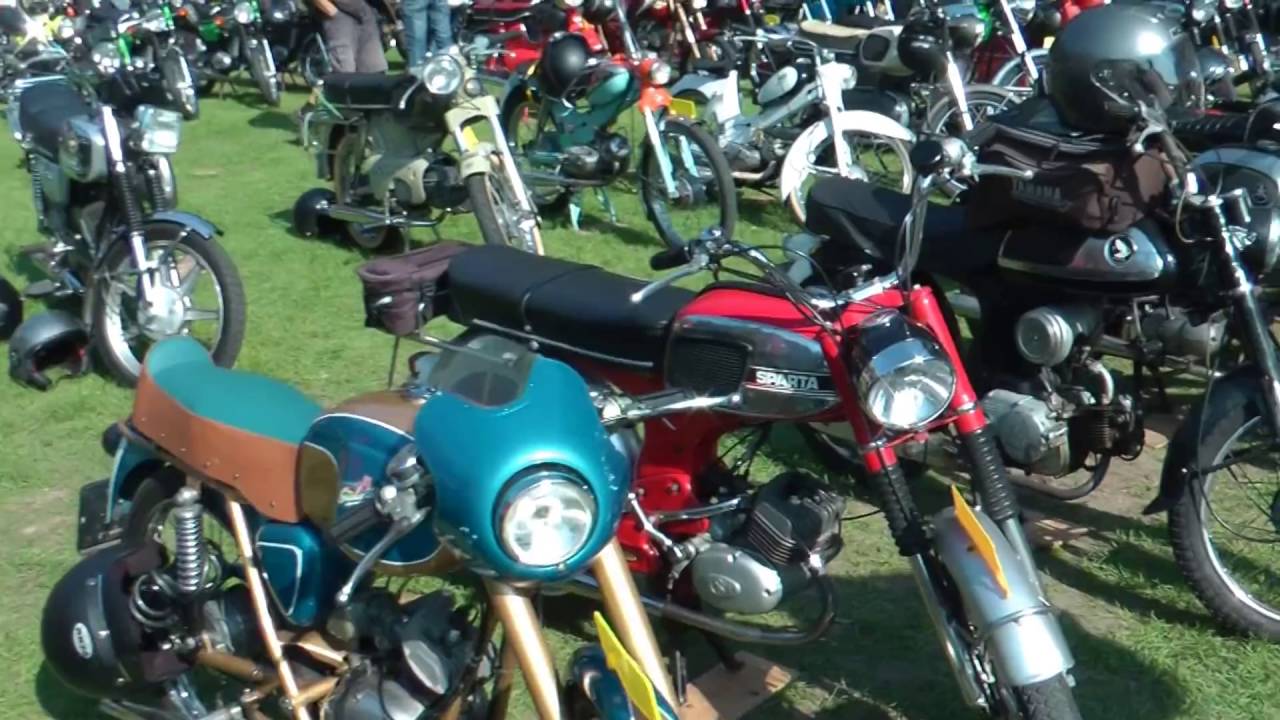 Nationaal Veteranen treffen motoren brommers Zaterdag 24-09-2016 in Woerden.