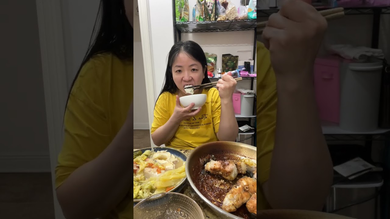 Cơm tối với canh chua bông sua đũa cá kho 