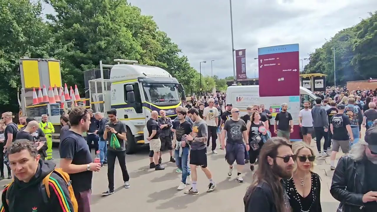 Back to the beginning concert - Part 1 - Surroundings and the people