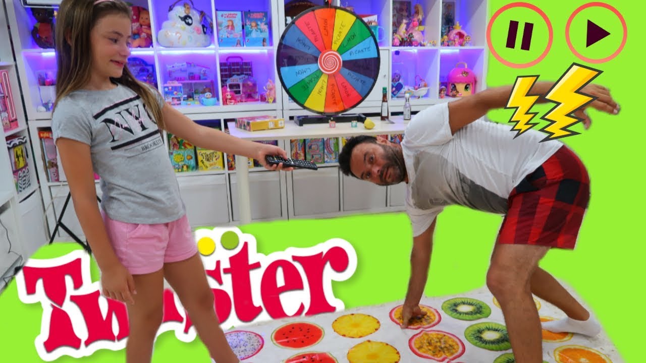PAUSE CHALLENGE 😂 Jugamos a TWISTER TROPICAL en familia