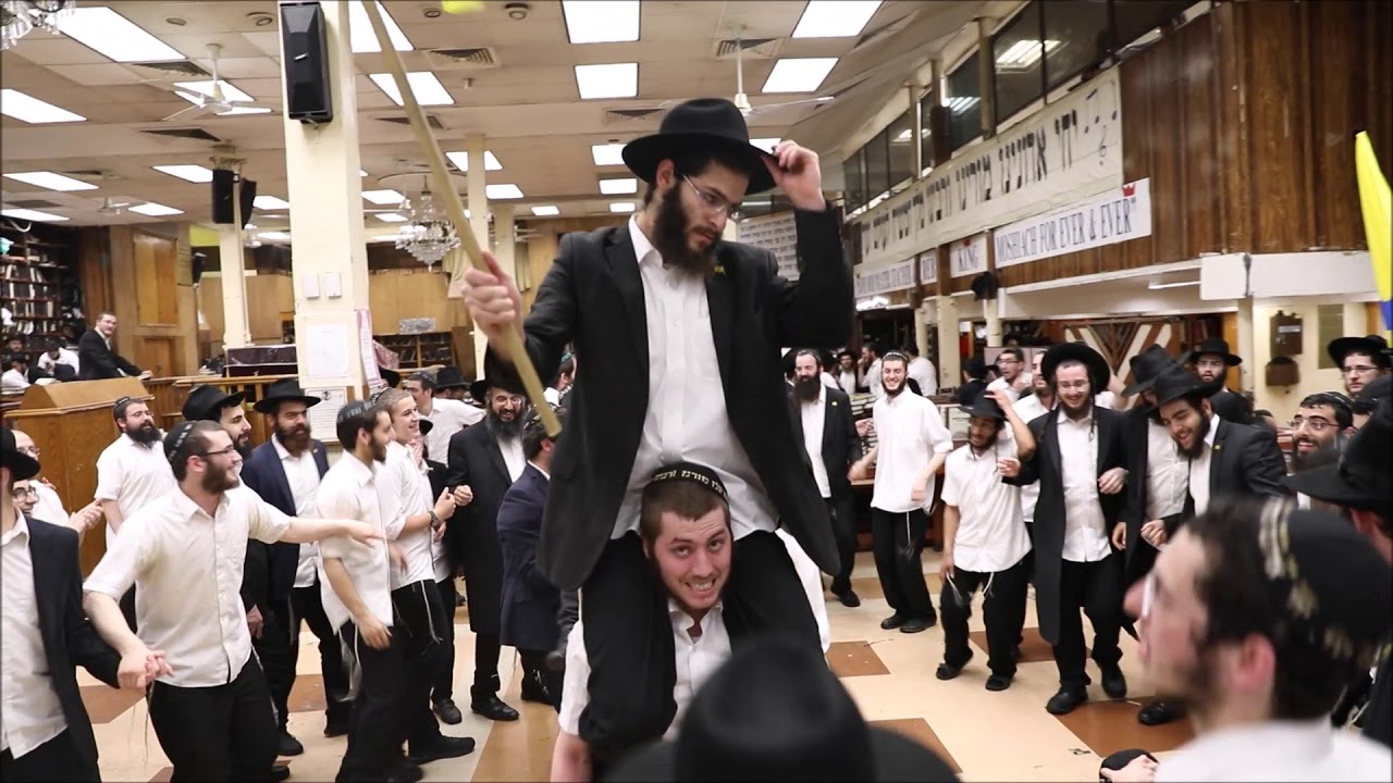 תיעוד חי: הריקודים ב770 לרגל השחרור של הבחור החב