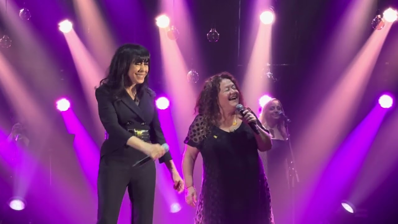 גלי עטרי ולאה שבת - שיר שיביא לך אהבה (היכל התרבות ת״א - 06.03.24)