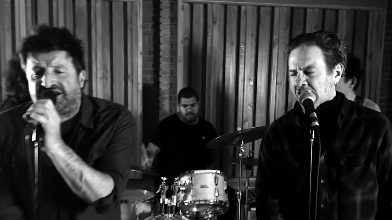 Manolo y Los Vespass - El Espejo feat. Pedro Dalton (Video Oficial) @ManoloyLosVespass