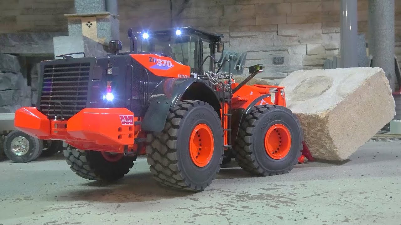 Heavy Hitachi ZW 370 RC!!! Strong RC Hitachi ZW 370 Load a 30t Block