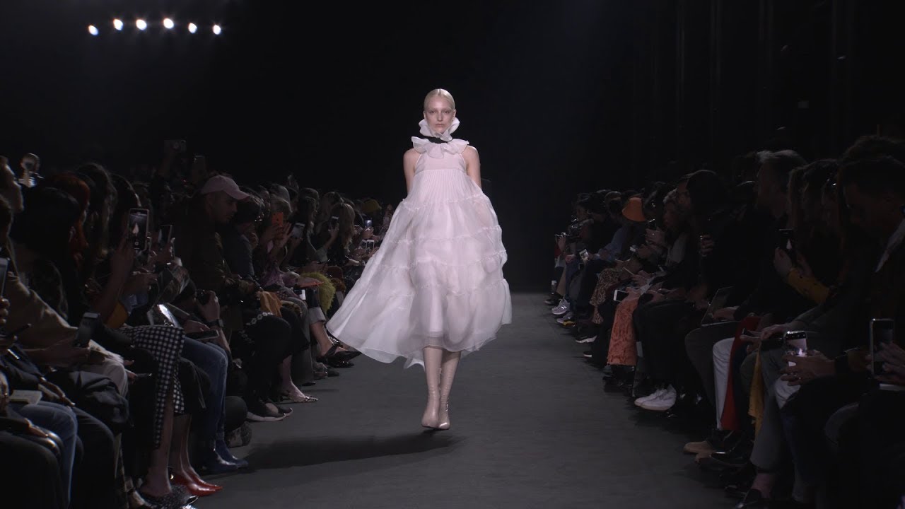 Rochas Fall Winter 2019/20 - Fashion Show