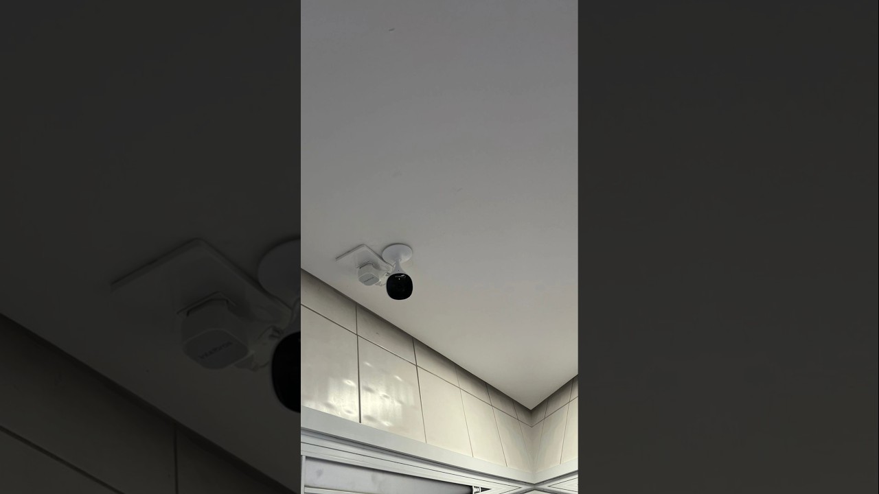 Instalação de câmera wi-fi Intelbras no padrão Hiroaki CFTV com tomadas embutidas direto no teto.