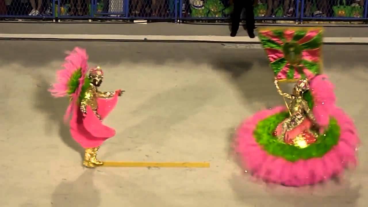 Marcella Alves e Raphael Rodrigues - 3° jurado - Mangueira 2013