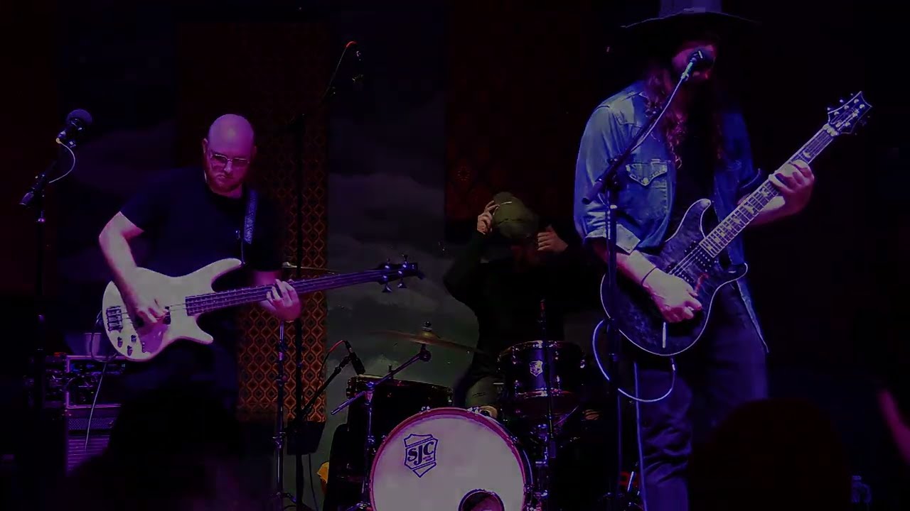 1052 - American Dream (live at Rialto theater)