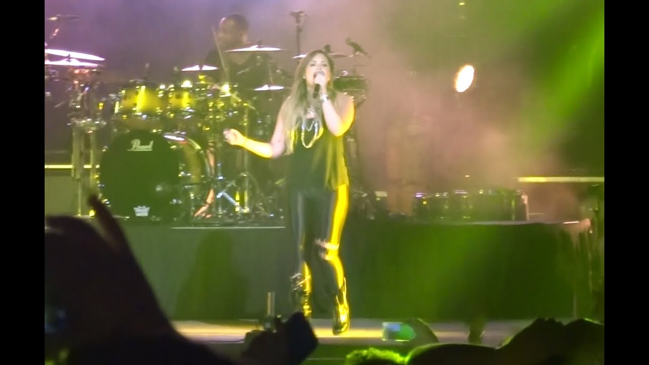 Demi Lovato - Skyscraper / Give your heart a break - 17/05/14 Arena Monterrey, Mexico