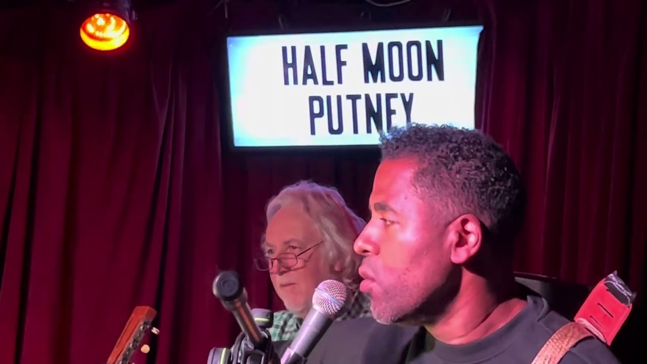 Ralph McTell - &ldquo;Streets of London&rdquo; - Half Moon, Putney (18th Dec 2022)