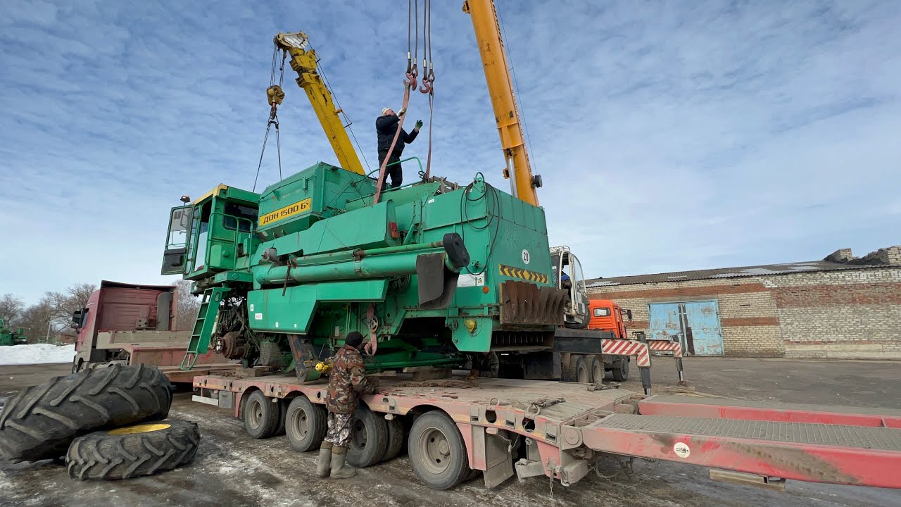 ВЫГРУЖАЕМ ДОН 1500 б, ДВУМЯ КРАНАМИ)) Купили комбайн 2007 года))