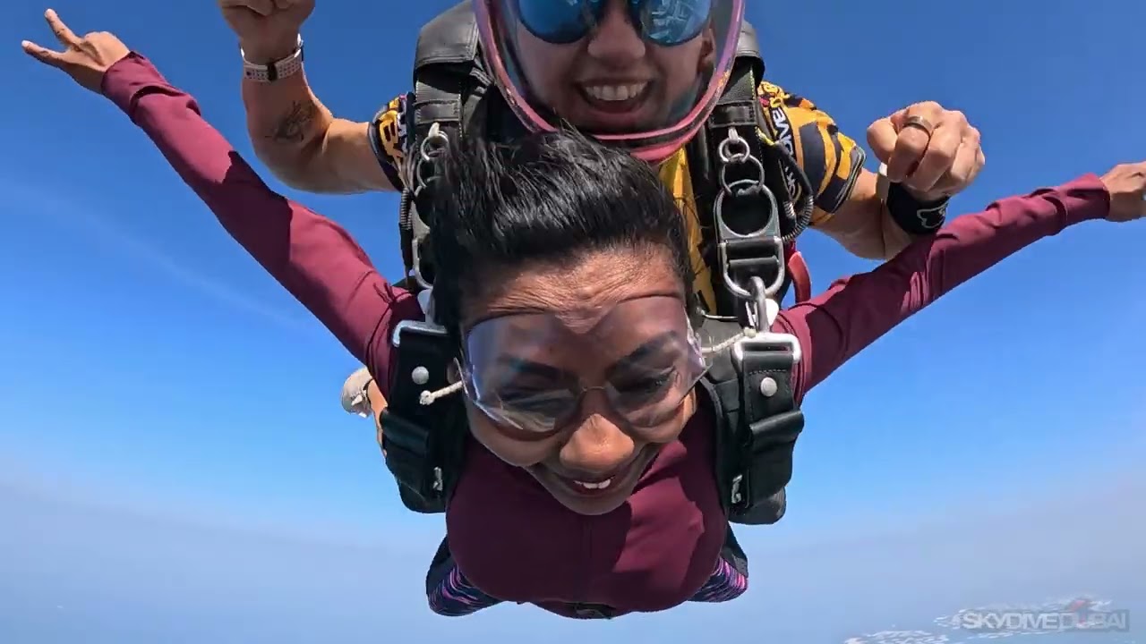 Feel the adrenaline❤️#skydivedubai #skydiving #viral #newvideo #dubai #palmjumeirah #sky #adventure