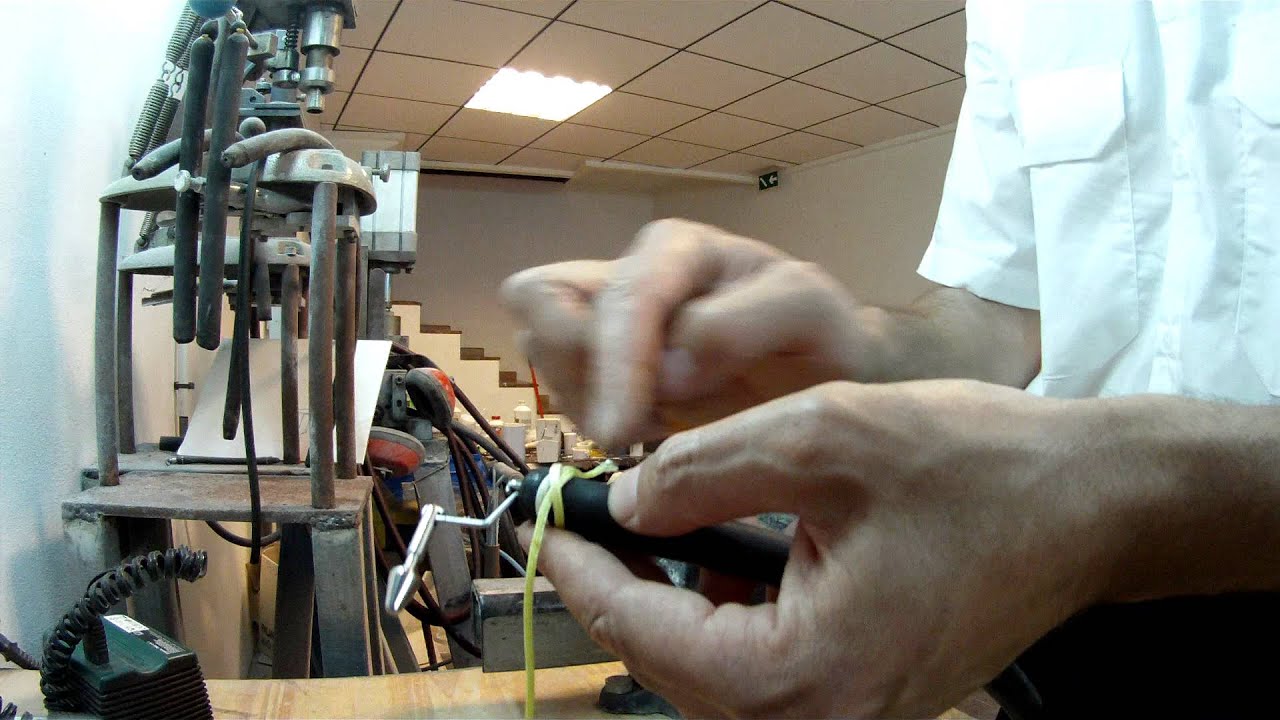como hacer el nudo de las gomas.MP4